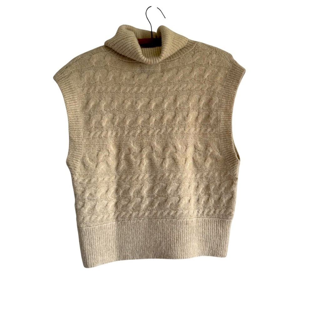 Old Navy Sleeveless Cropped Cozy Plush-Yarn
Cable-Knit Turtleneck Sweater Small